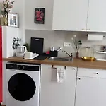 Premium-apartment Im Duisburger Sueden, Naehe Duesseldorf Flughafen & Messe, Komplett Ausgestattetes Mit Modernen Altbau-flair * Duisburg