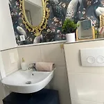 Premium-apartment Im Duisburger Sueden, Naehe Duesseldorf Flughafen & Messe, Komplett Ausgestattetes Mit Modernen Altbau-flair