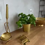 Premium-apartment Im Duisburger Sueden, Naehe Duesseldorf Flughafen & Messe, Komplett Ausgestattetes Mit Modernen Altbau-flair Apartman
