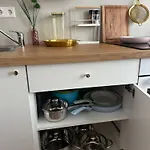 Premium-apartment Im Duisburger Sueden, Naehe Duesseldorf Flughafen & Messe, Komplett Ausgestattetes Mit Modernen Altbau-flair * Duisburg