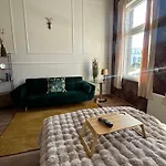 Premium-apartment Im Duisburger Sueden, Naehe Duesseldorf Flughafen & Messe, Komplett Ausgestattetes Mit Modernen Altbau-flair דירה