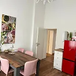 Premium-apartment Im Duisburger Sueden, Naehe Duesseldorf Flughafen & Messe, Komplett Ausgestattetes Mit Modernen Altbau-flair Apartmán Duisburg