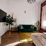 Apartamento Premium-apartment Im Duisburger Sueden, Naehe Duesseldorf Flughafen & Messe, Komplett Ausgestattetes Mit Modernen Altbau-flair *