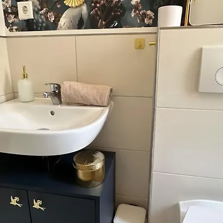 Premium-apartment Im Duisburger Sueden, Naehe Duesseldorf Flughafen & Messe, Komplett Ausgestattetes Mit Modernen Altbau-flair Apartament *