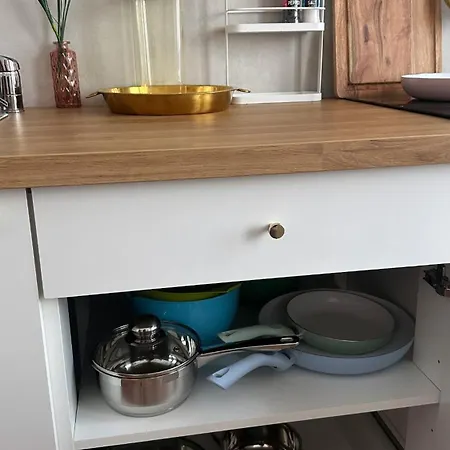 Premium-apartment Im Duisburger Sueden, Naehe Duesseldorf Flughafen & Messe, Komplett Ausgestattetes Mit Modernen Altbau-flair * Duisbourg