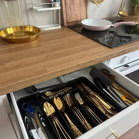 Appartement Premium-apartment Im Duisburger Sueden, Naehe Duesseldorf Flughafen & Messe, Komplett Ausgestattetes Mit Modernen Altbau-flair *