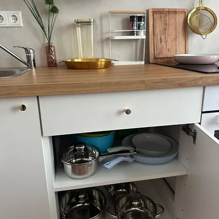 Premium-apartment Im Duisburger Sueden, Naehe Duesseldorf Flughafen & Messe, Komplett Ausgestattetes Mit Modernen Altbau-flair * Дуйсбург