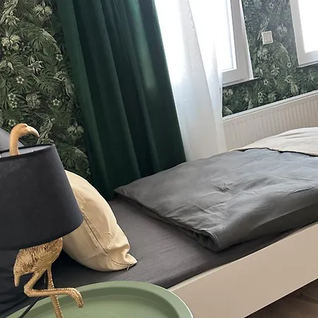 Premium-apartment Im Duisburger Sueden, Naehe Duesseldorf Flughafen & Messe, Komplett Ausgestattetes Mit Modernen Altbau-flair Appartement