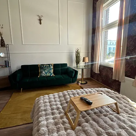 Premium-apartment Im Duisburger Sueden, Naehe Duesseldorf Flughafen & Messe, Komplett Ausgestattetes Mit Modernen Altbau-flair Appartement