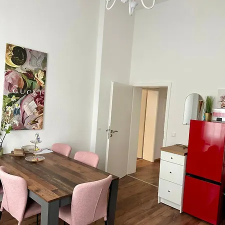 Premium-apartment Im Duisburger Sueden, Naehe Duesseldorf Flughafen & Messe, Komplett Ausgestattetes Mit Modernen Altbau-flair דירה דיסבורג