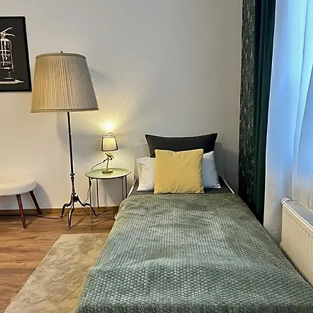 Appartement Premium-apartment Im Duisburger Sueden, Naehe Duesseldorf Flughafen & Messe, Komplett Ausgestattetes Mit Modernen Altbau-flair Duisbourg