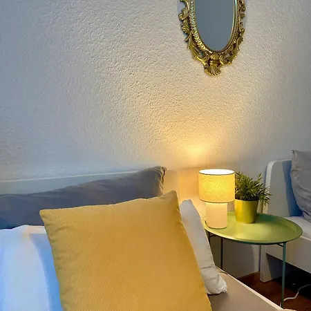 Апартаменты Premium-apartment Im Duisburger Sueden, Naehe Duesseldorf Flughafen & Messe, Komplett Ausgestattetes Mit Modernen Altbau-flair *