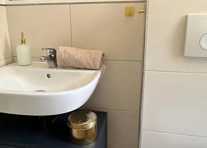 Premium-apartment Im Duisburger Sueden, Naehe Duesseldorf Flughafen & Messe, Komplett Ausgestattetes Mit Modernen Altbau-flair Appartement *