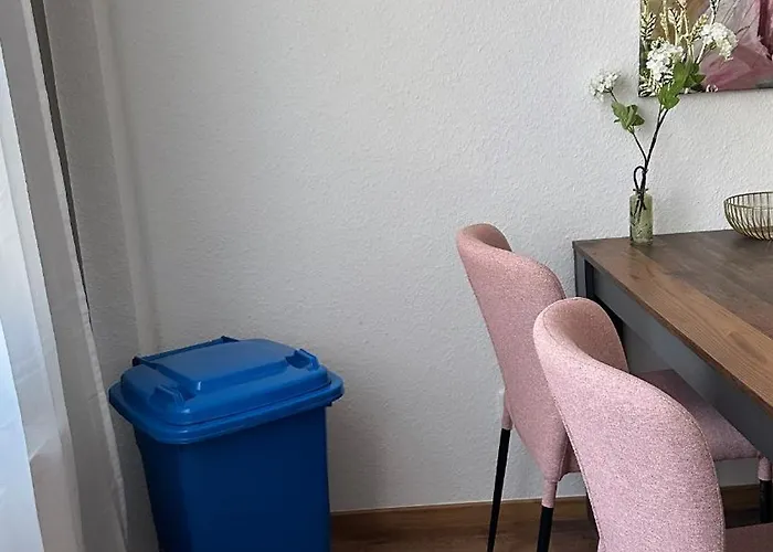 Premium-apartment Im Duisburger Sueden, Naehe Duesseldorf Flughafen & Messe, Komplett Ausgestattetes Mit Modernen Altbau-flair