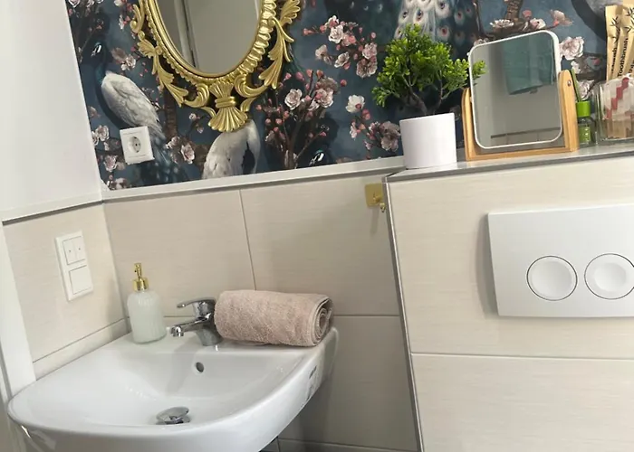 Premium-apartment Im Duisburger Sueden, Naehe Duesseldorf Flughafen & Messe, Komplett Ausgestattetes Mit Modernen Altbau-flair