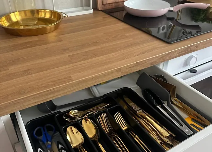 아파트 Premium-apartment Im Duisburger Sueden, Naehe Duesseldorf Flughafen & Messe, Komplett Ausgestattetes Mit Modernen Altbau-flair *