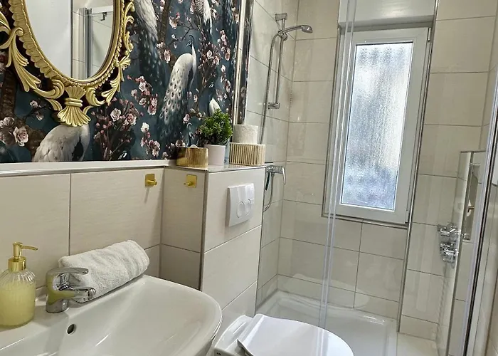 Premium-apartment Im Duisburger Sueden, Naehe Duesseldorf Flughafen & Messe, Komplett Ausgestattetes Mit Modernen Altbau-flair Appartement *